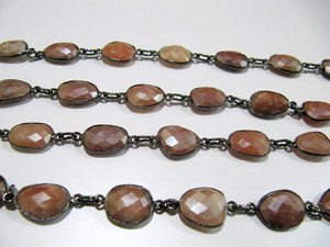 Cadena Conectora de Piedras de Luna Durmiente Naturales Color Durazno AB con Recubrimiento Místico, Forma Irregular de 12 a 15 mm - Product Image 2
