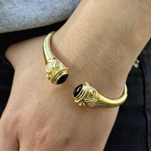 Pulsera de ónix negro chapada en oro con detalles de ópalo y circonita, ajustable, de latón macizo, estilo brazalete, para damas, a precio de fábrica. - Product Image 5