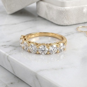 Bague demi-éternité à sertissage à griffes, taille ronde, 2,70 carats au total - Product Image 1