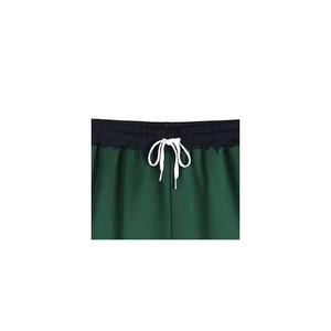 Shorts pour hommes en polyester vert uni à séchage rapide avec cordon de serrage à la taille, style décontracté, longueur courte, taille mi-haute - Product Image 1