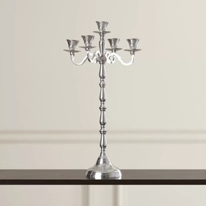 Candelabro de aluminio Royal Look de cinco brazos en acabado plateado para centros de mesa de decoración para eventos de boda y fiestas de Navidad - Product Image 1