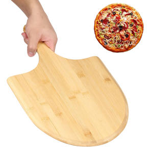 Bandeja de bambú premium para servir pizza con asa, tabla de servir para cocina, tabla de charcutería, venta al por mayor desde Vietnam - Product Image 2