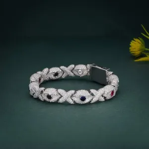 Bracelet classique en alliage plaqué rhodium avec incrustation de diamants et design d'yeux en pierres précieuses colorées, bijoux unisexes - Product Image 1