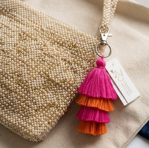 Porte-clés à pampilles superposées Tassel Treasures, rose et orange, en polyester, avec franges décoratives - Product Image 4