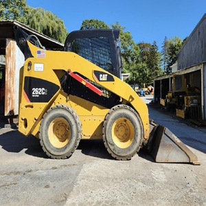 Cargadora Compacta 262C2 de 2013 con Cabina Cerrada, Máquina de Construcción de Alto Rendimiento - Product Image 1