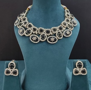 Collar de Calidad Premium con Hermosos Pendientes, Diseño Único, Conjunto de Collar Tradicional Indio, Joyería Elegante y Clásica - Product Image 2
