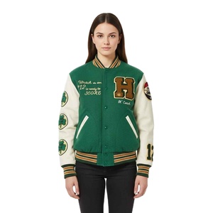 2025 parches de chenilla personalizados chaqueta universitaria verde trébol de la suerte bordado crema mangas de cuero vegano ajuste clásico Varsity - Product Image 3