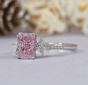 Anillo de Compromiso con Diamantes Radiantes en Forma de Catedral, Anillo de Plata de Ley con Baño de Rodio y Diamantes Radiantes en Corte Catedral para Mujer - Product Image 3