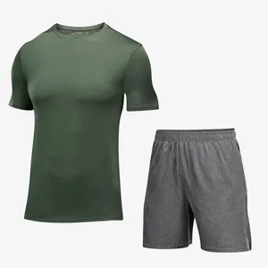 Ensemble de survêtement d'été deux pièces de haute qualité avec logo personnalisé, t-shirt et short pour hommes, idéal pour l'entraînement - Product Image 4