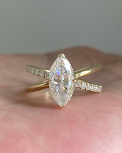 Bague de fiançailles en or 14 carats avec diamant de laboratoire taille marquise de 1,5 carat certifié IGI, demi-alliance croisée pour mariage - Product Image 6