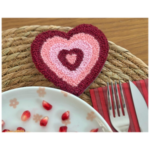 Mantel de mesa de fieltro no tejido en forma de corazón, hecho a mano, diseño lindo, patrón degradado rojo y rosa - Product Image 1