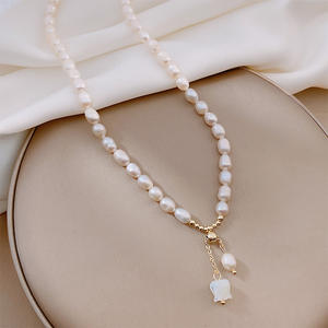 Collier en perles d'eau douce pour femmes, style rétro coréen, tendance, pendentif en forme d'orchidée, style socialite, vent chanteur - Product Image 4