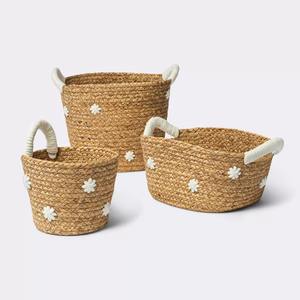 Panier de rangement carré en jacinthe d'eau avec broderie touffetée, fait main, vente en gros, écologique, fabriqué au Vietnam - Product Image 3