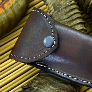 Cuchillo de Caza Imperial con Hoja de Punta Caída, Mango de Marfil con Incrustaciones Azules y Funda de Cuero - Product Image 6