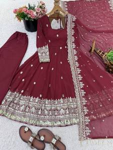 Ensemble de robe en georgette lourde de qualité supérieure pour femmes avec dupatta brodée de 4 mètres et style ethnique élégant - Product Image 1