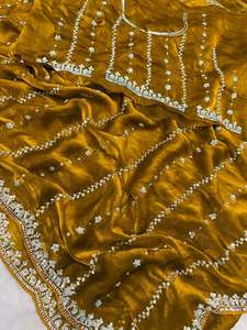 Sari indio de estilo moderno con tela satinada Fandy, diseño de bordado con lentejuelas y pedrería, con blusa para usar en bodas. - Product Image 5