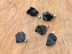 Pendentif en obsidienne noire naturelle brute, vente en gros de bijoux en pierre précieuse obsidienne noire - Product Image 5