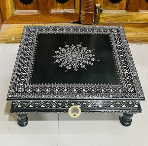 Mesa auxiliar con incrustaciones de hueso y acabado en madera marrón con diseño de mandala, disponible a precios de mayorista para diseño de interiores tradicional. - Product Image 3