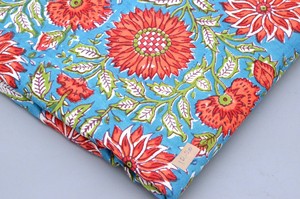 Tissu 100% coton doux et pur à imprimé floral pour vêtements - Robe indienne pour robes, rideaux, vêtements de nuit, jouets - Léger - Product Image 3