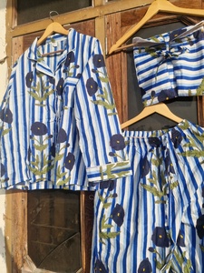 Ensemble pyjama à imprimé floral, vêtements de nuit en coton indien, vêtements de nuit pour femmes, pyjamas bohèmes, cadeau pour elle - Product Image 3