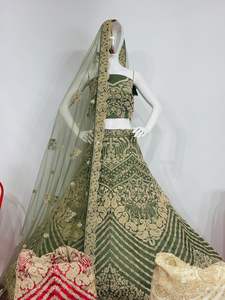 Blusa Completa con Dupatta de Piedra Jarkhan Intrincada de Roop Designers, Nuevos Diseños Exquisitos para Bodas Indias y Pakistaníes - Product Image 2