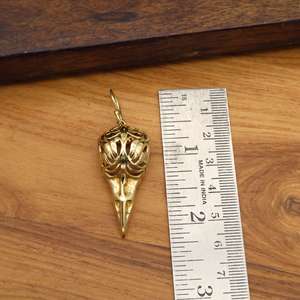 Boucles d'oreilles Crâne de Corbeau, Bijoux Gothiques Oiseaux, Pendantes Corbeau Argentées et Dorées, Style Sorcière, Cadeau d'Halloween - Product Image 2