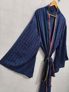 Robe kimono de luxe en soie patchwork, cache-maillot de bain, tenue de nuit, longue robe, kimono indien vintage fait main en soie de sari recyclée - Product Image 6
