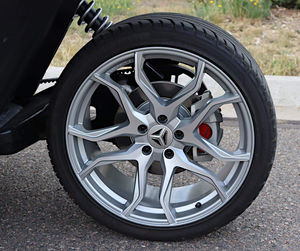 รถมอเตอร์ไซค์สามล้อ Polariss Slingshots SL/R/SLR (AutoDrive) ปี 2025/2026 ประกอบเสร็จสมบูรณ์ ขนาด 200-400 ซีซี ความเร็ว 40-60 กม./ชม. รับประกัน 3 ปี - Product Image 4