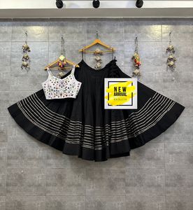 Conjunto de Chaniya Choli de Rayón y Algodón Premium con Blusa con Trabajo Manual de Espejos, Ropa Étnica Festiva para Navratri para Mujer - Product Image 5