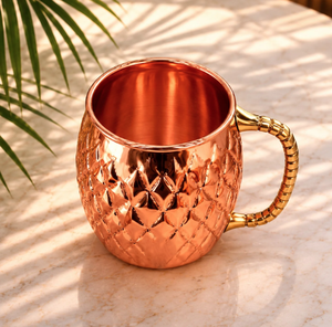 Mug à Moscow Mule artisanal en cuivre en forme d'ananas avec poignée métallique robuste – Tasse en métal pour adultes, cadeau de fête - Product Image 1