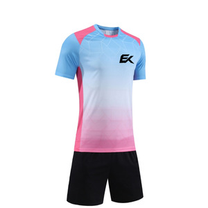 Conjunto de Camiseta de Fútbol Sublimada con Degradado Azul Claro y Rosa para Hombre, Manga Corta, Absorbe la Humedad, Ajuste Atlético, Uniforme de Fútbol - Product Image 5