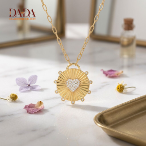 Collier pendentif cœur, médaillon soleil avec accent diamant, chaîne à maillons, bijoux pour femmes, bijoux fins personnalisés - Product Image 4