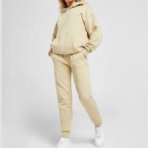 Nouvel ensemble de survêtement pour femme en promotion – Tenue d'entraînement et jogging entièrement personnalisable pour femme - Product Image 1