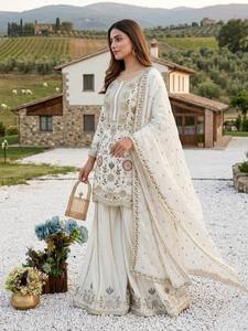 Ensemble Kurta Palazzo en Soie Crêpe Naturelle Pure de Qualité Supérieure, Brodé avec des Paillettes et une Bordure en Dentelle de Designer, Qualité Export - Product Image 3