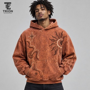 Sudadera con capucha para hombre de estilo moderno con lavado ácido y bordados. Presenta tela suave, bordados elaborados y un acabado lavado. - Product Image 1