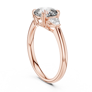 Bague pour femme avec diamant de laboratoire taille coussin 1 3/4 carats certifié IGI, pierres latérales taille trillion 0,31 carat, plaqué rhodium massif 18 carats - Product Image 1