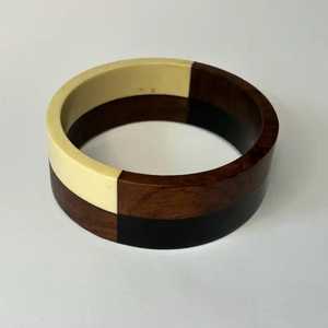 กำไลไม้โบราณคุณภาพพรีเมียม ดีไซน์ทรงกลม ขัดเงา บรรจุภัณฑ์แบบกำหนดเอง สำหรับผู้หญิงทุกโอกาส - Product Image 3