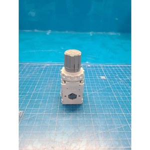 Régulateur de vide SMC IRV10A-C08, utilisé comme pièce détachée pour équipement semi-conducteur d'occasion - Product Image 6