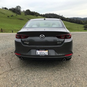 Mazda 3 d'occasion prête à l'exportation – Qualité supérieure, stock limité, conduite fluide, fonctionnalités intelligentes et performances robustes – Meilleur prix - Product Image 4