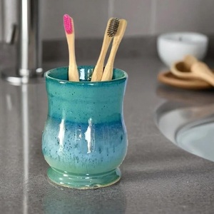 ที่ใส่เครื่องครัวเซรามิกสีสันสดใส เคลือบเงาแบบ Reactive Glaze ผลิตจากสโตนแวร์ ทนความร้อนสูง ใช้งานได้ทนทาน จัดระเบียบห้องครัวอย่างมีสไตล์ - Product Image 3