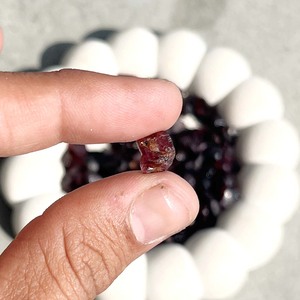 Gema en Bruto de Granate Rojo Natural de 8x10 mm |   Piedra Suelta sin Cortar |   Suministros para la Fabricación de Joyería |   Diseño de Joyería Hecha a Mano - Product Image 5