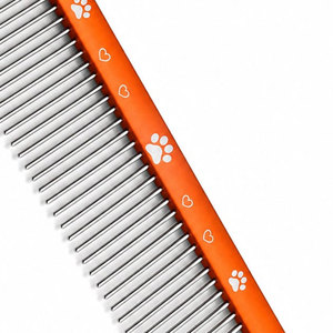Peigne de toilettage pour animaux de compagnie en plastique orange avec dents en acier inoxydable et motif empreinte de patte, écologique pour le soin des poils de chiens et de chats - Product Image 4