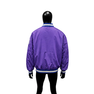Chaqueta Varsity Personalizada de Satén Morado con Cuello, Puños y Dobladillo Acanalados con Rayas Azules y Blancas, Chaqueta de Hombre de Primera Calidad con Cierre a Presión - Product Image 2