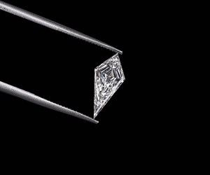 Diamant de laboratoire de 0,76 CT, 10,90 x 5,00 MM, taille cerf-volant, couleur D, percé au laser, pierre libre pour la fabrication de bagues de fiançailles et de bijoux - Product Image 5