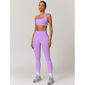 Ensemble de yoga pour femme : Soutien-gorge de sport en nylon et élasthanne à compression graduée, leggings taille haute, évacuation de l'humidité, équilibre thermique - Product Image 4