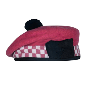 Gorro Balmoral Tradicional de Lana Rosa Oscuro y Blanco con Diseño a Cuadros, Estilo Escocés, Venta al Por Mayor 2026 - Product Image 4
