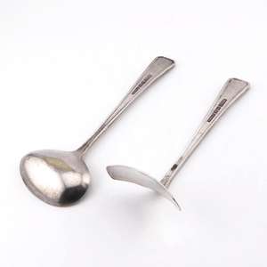 Elegante Juego de Cucharas de Metal con Agarre Ergonómico, Cubiertos para Comer con Comodidad - Product Image 1