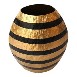 Moderno Florero de Aluminio Dorado y Negro Hecho a Mano con Acabado Martillado, Decoración para Mesa, 30 cm - Regalo de Pascua - Product Image 3