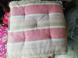 Housses de coussin carrées modernes en coton tissé uni avec plis perlés, fermeture éclair et broderie personnalisable pour la maison et l'intérieur d'hôtel - Product Image 4