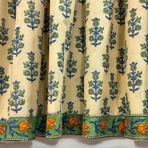 Tunique formelle en coton écologique imprimé à la main motif floral, col en V, manches 3/4, avec dentelle et ourlet à volants faits main, lavable et infroissable - Product Image 4